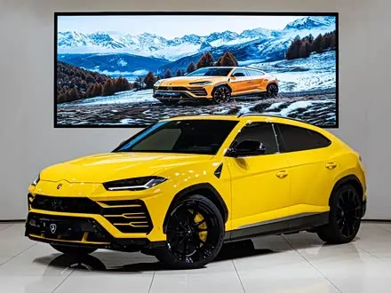 LAMBORGHINI URUS 2021