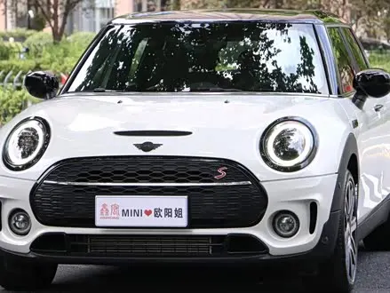 MINI CLUBMAN 2023