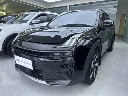 LYNK & CO 06 2020