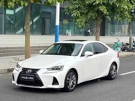 LEXUS IS 2017