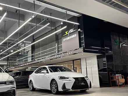 LEXUS IS 2017