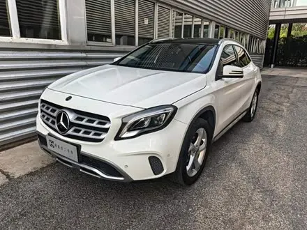 MERCEDES-BENZ GLA 2019