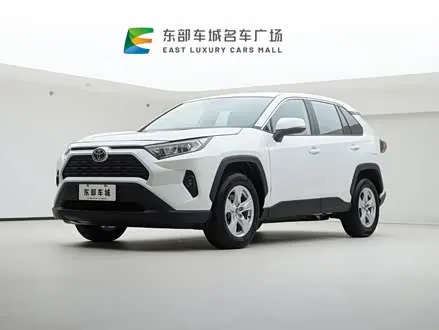 TOYOTA RAV4 2024