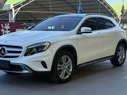 MERCEDES-BENZ GLA 2015