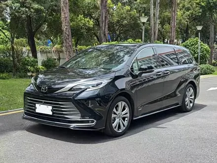 TOYOTA SIENNA 2024