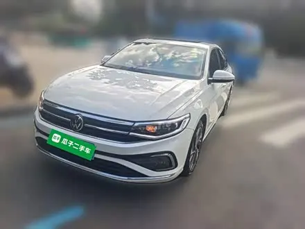 VOLKSWAGEN BORA 2023