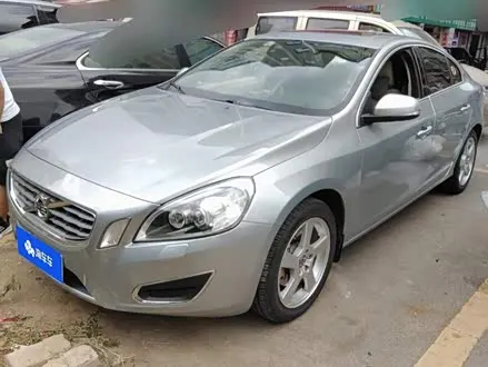 VOLVO S60 2012