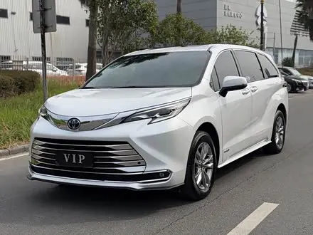 TOYOTA SIENNA 2023