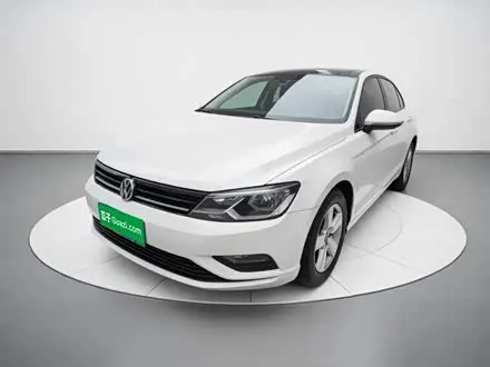 VOLKSWAGEN LAMANDO 2015