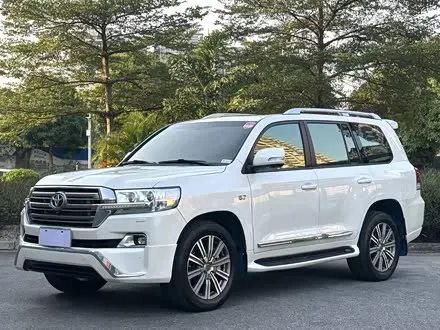 TOYOTA LAND CRUISER 2017
