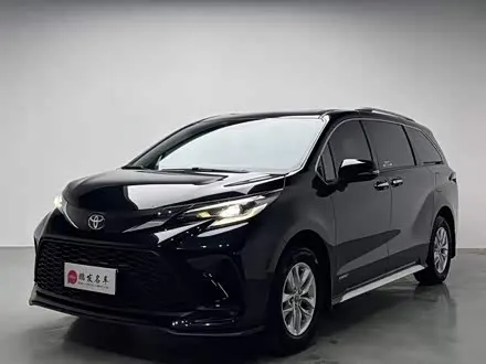 TOYOTA GRANVIA 2023