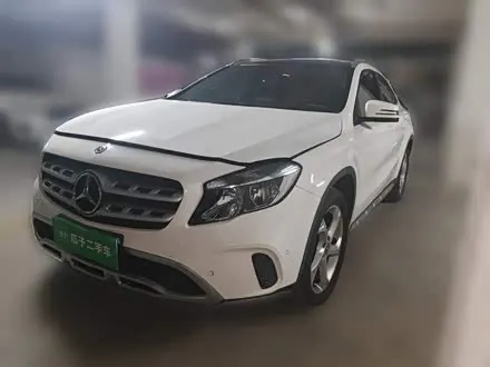 MERCEDES-BENZ GLA 2018