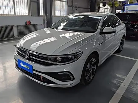 VOLKSWAGEN BORA 2023