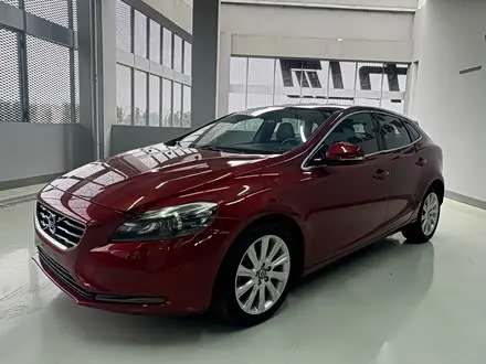 VOLVO V40 2013