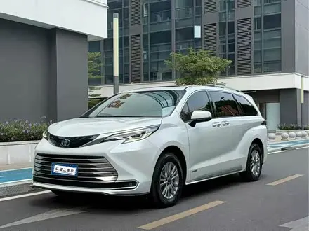 TOYOTA SIENNA 2021