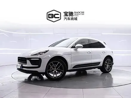 PORSCHE MACAN 2025