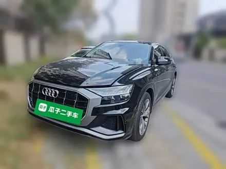 AUDI Q8 2022