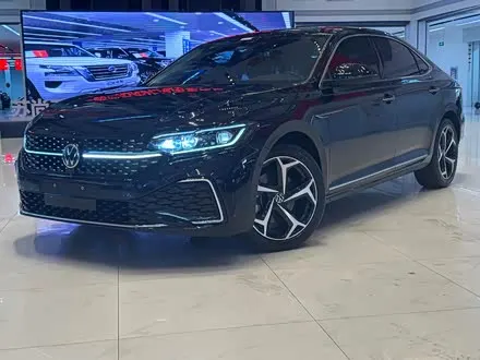 VOLKSWAGEN PASSAT 2024