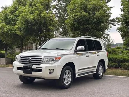 TOYOTA LAND CRUISER 2015