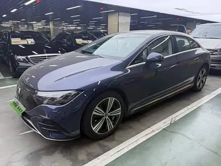 MERCEDES-BENZ EQE 2025