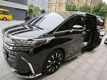 TOYOTA ALPHARD 2024