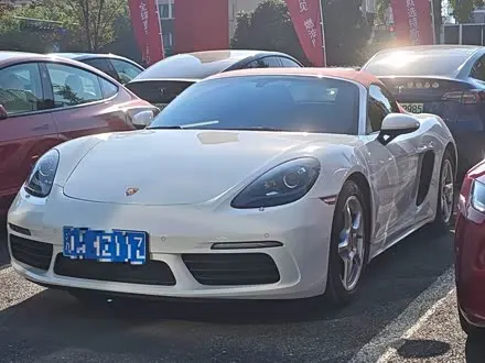 PORSCHE 718 2022