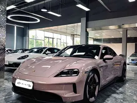 PORSCHE TAYCAN 2025