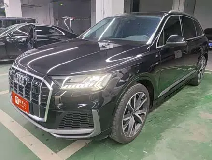 AUDI Q7 2021