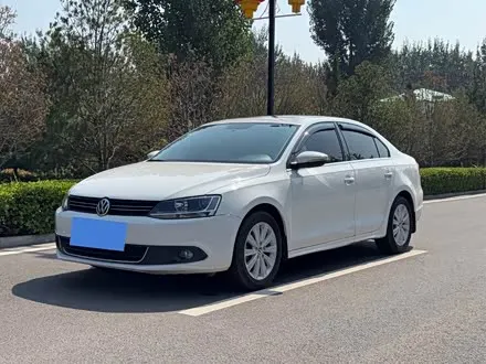 VOLKSWAGEN SAGITAR 2015