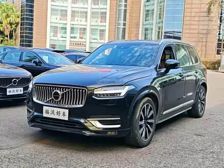 VOLVO XC90 2021