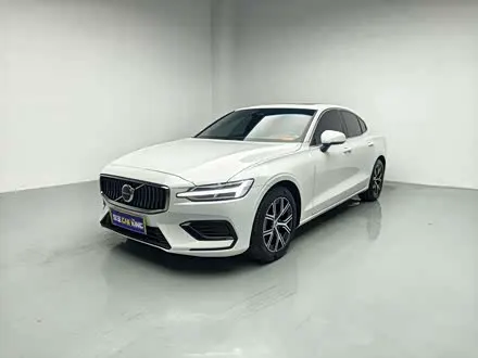 VOLVO S60 2025