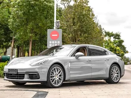 PORSCHE PANAMERA 2017