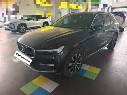 VOLVO XC60 2025