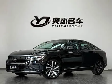 VOLKSWAGEN PASSAT 2024