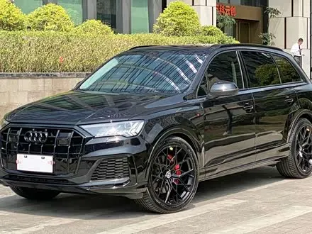 AUDI Q7 2021