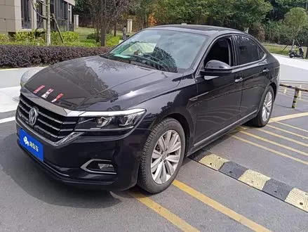 VOLKSWAGEN PASSAT 2019