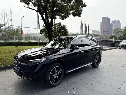 MERCEDES-BENZ GLC 2025