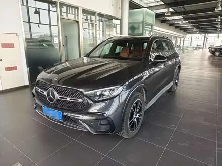 MERCEDES-BENZ GLC 2025