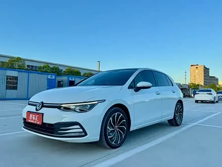 VOLKSWAGEN GOLF 2023