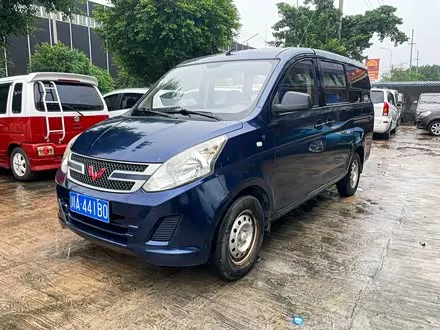 WULING RONGGUANG V 2015 — из Китая под ключ