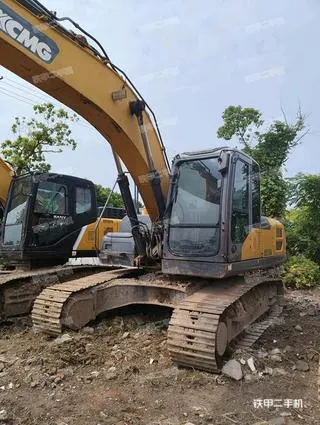 XCMG XE215D — из Китая