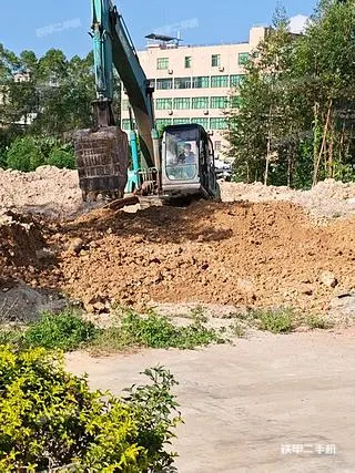 Kobelco SK200-6 — из Китая