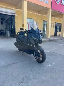 YAMAHA XMAX — 9 985 км, Китай — под ключ — фото 1