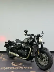 TRIUMPH BONNEVILLE BOBBER CHROME EDITION 2023 — 9 000 км, Китай — под ключ — фото 1