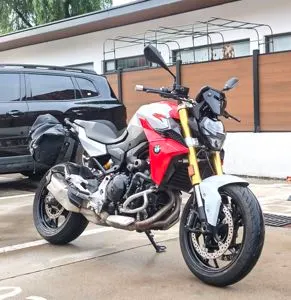 BMW F 900 R — из Китая