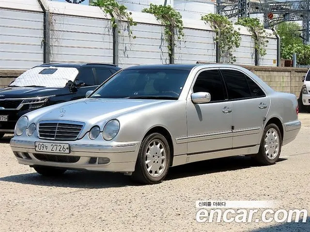 MERCEDES-BENZ E-CLASS W210 2001 — 69 409 км, серебристый, Корея — под ключ — фото 2