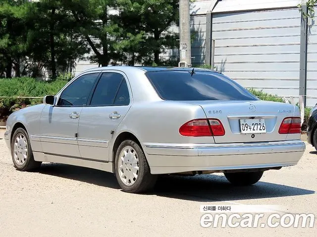 MERCEDES-BENZ E-CLASS W210 2001 — 69 409 км, серебристый, Корея — под ключ — фото 3