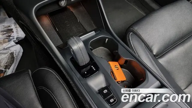 VOLVO XC40 2021 — 53 191 км, светло-серебристый, Корея — под ключ — фото 9