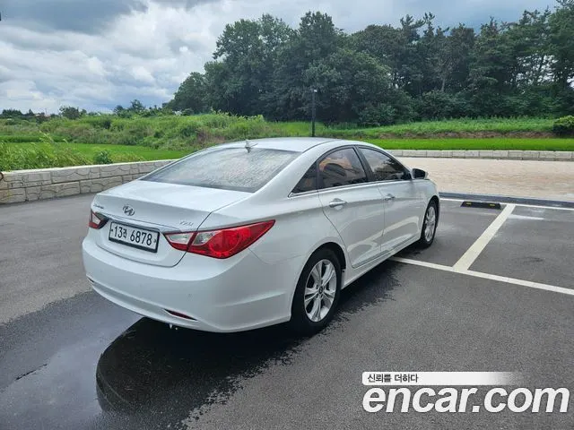 HYUNDAI SONATA 2011 — 99 000 км, белый, Корея — под ключ — фото 4