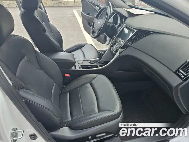 HYUNDAI SONATA 2011 — 99 000 км, белый, Корея — под ключ — фото 7